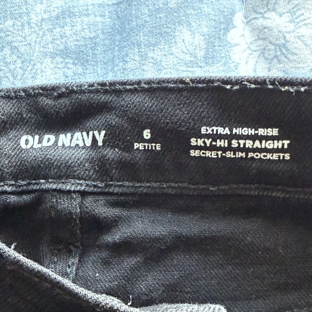 Old Navy Extra High Rise Straight Leg Black Jeans - Picture 4 of 5